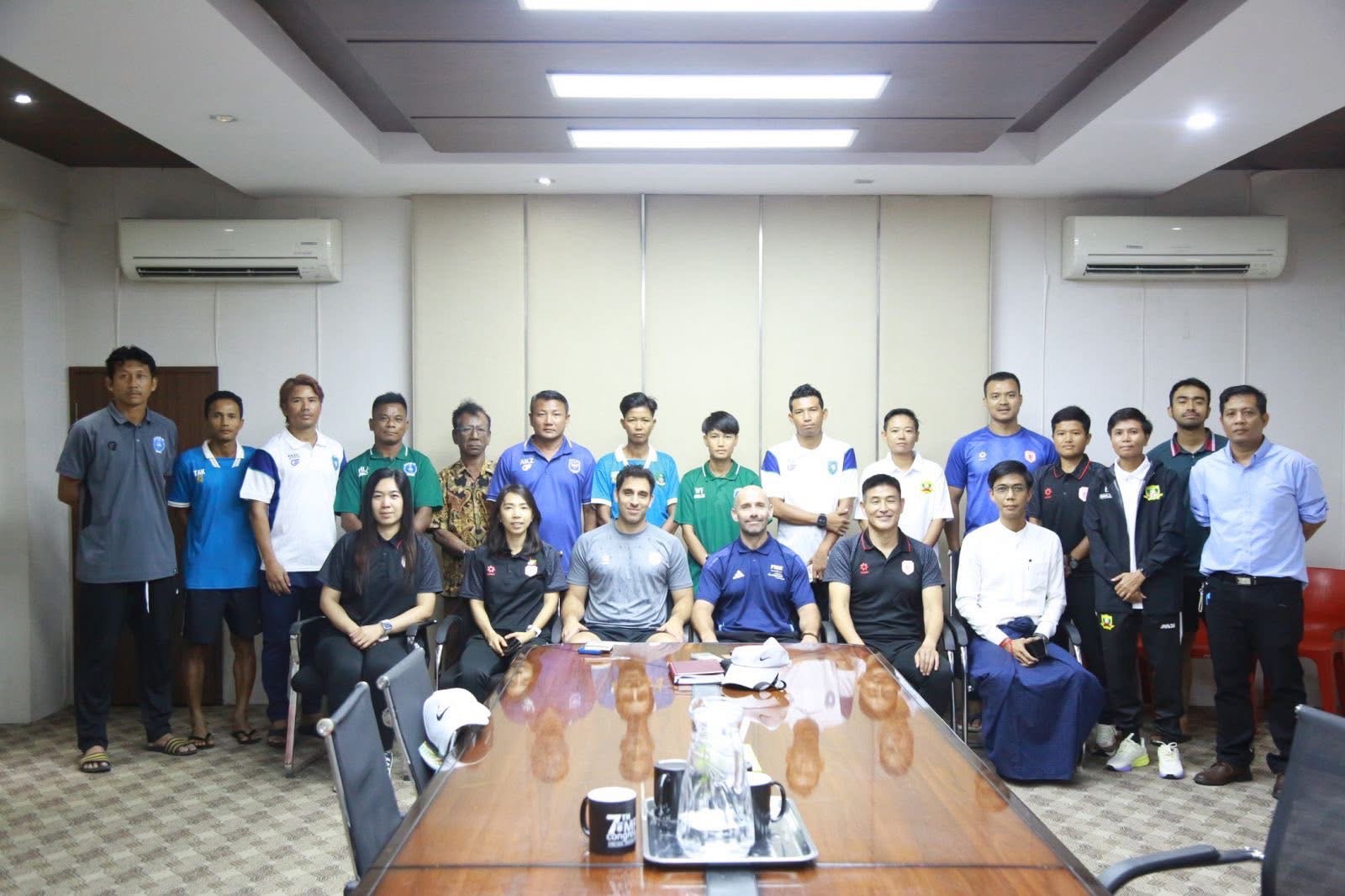 မြန်မာအမျိုးသမီးလိဂ် ကလပ်အသင်းနည်းပြများနှင့် FIFA Mentor တွေ့ဆုံ၍ လေ့ကျင့်ရေးဆိုင်ရာ အတွေ့အကြုံများ မျှဝေ